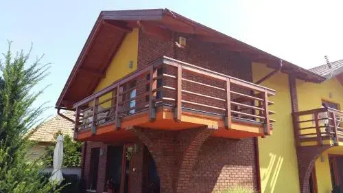 Rozmaring Apartmanok