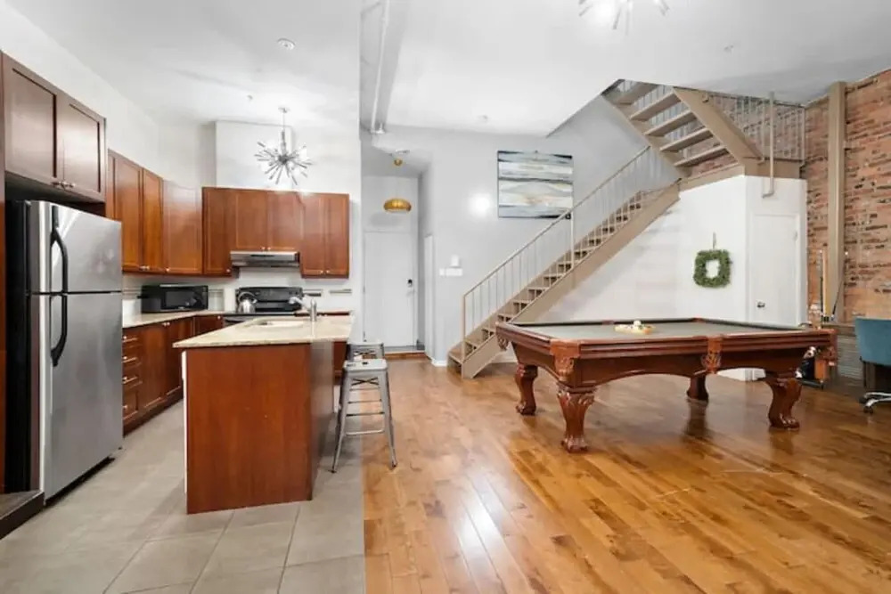 Old Montreal 4BR 2 Floors Loft Hotel