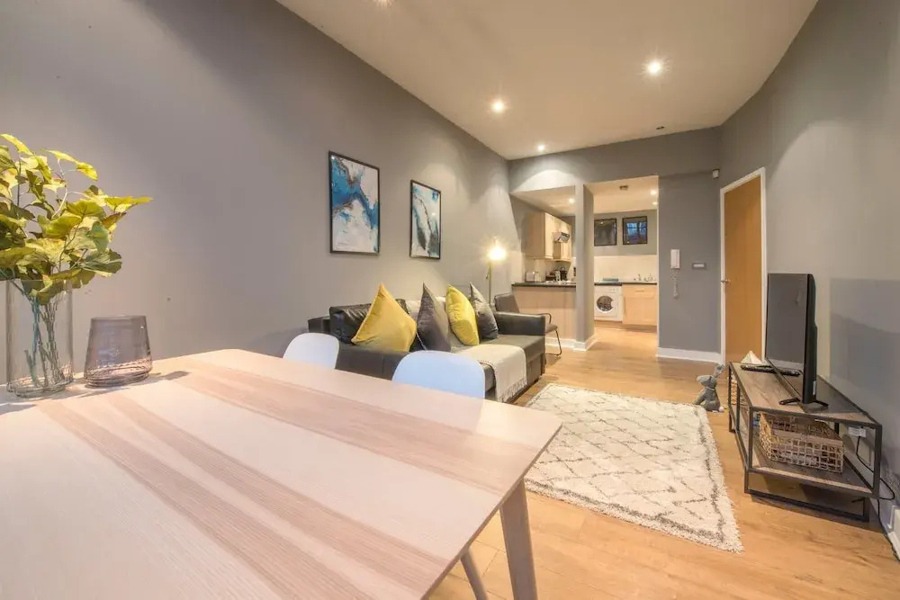2 Bedroom Apartment Near Manchester Victoria