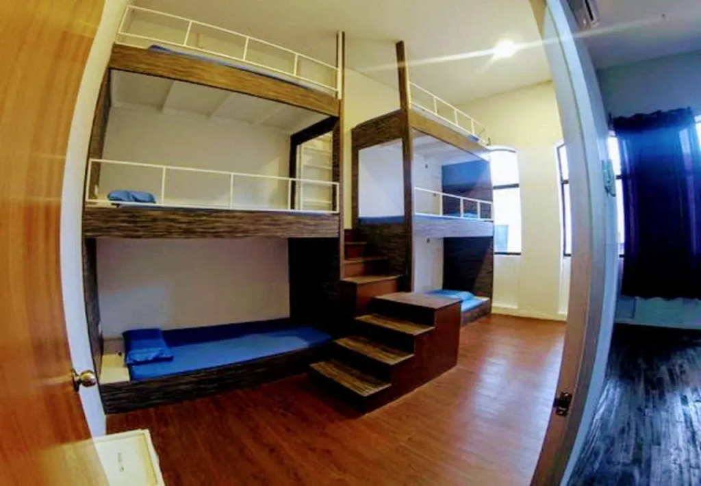 SPOT ON 90236 Zigzag Travellers Home - Hostel