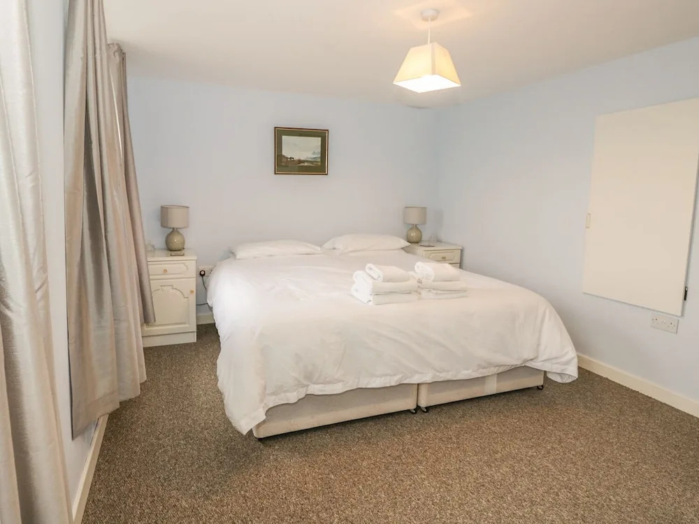 2 Park Nook Close