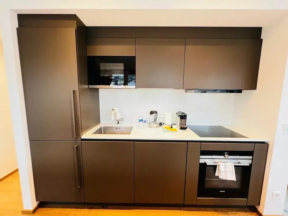 Beautiful one bedroom w balcony&parking