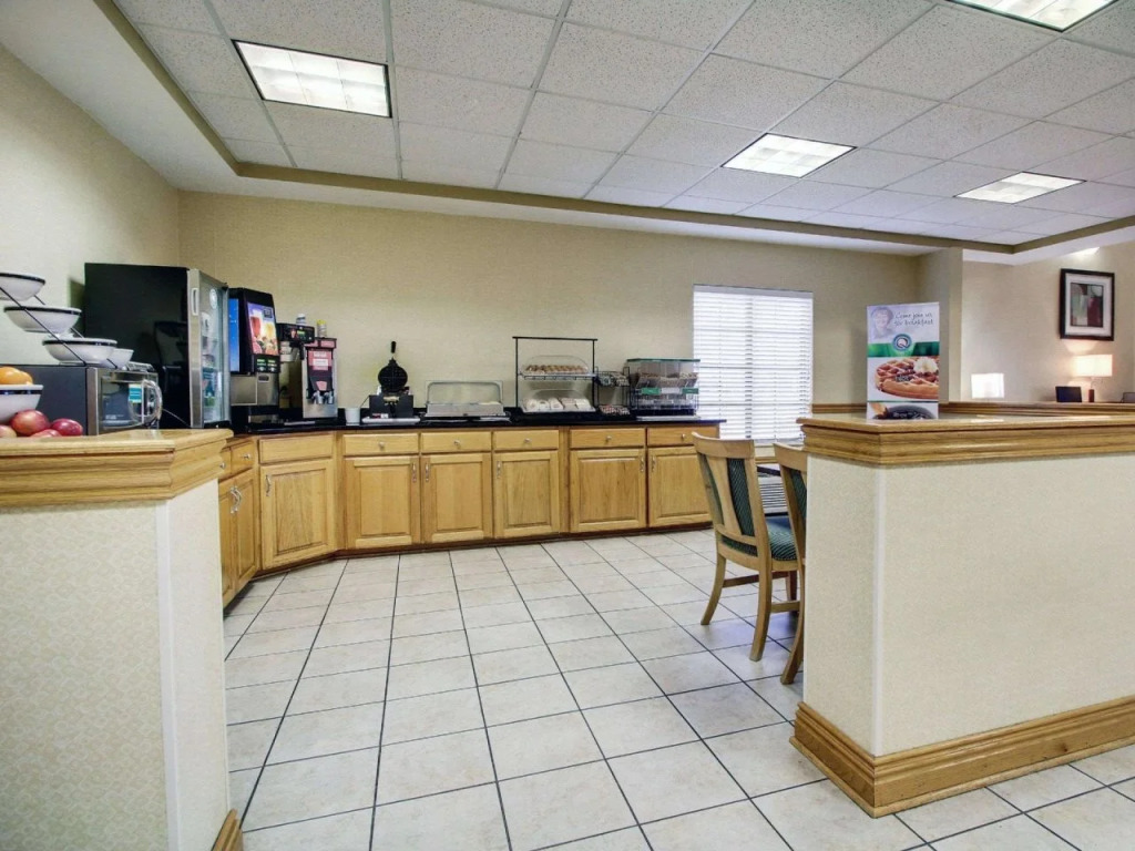 Columbia Inn & Suites