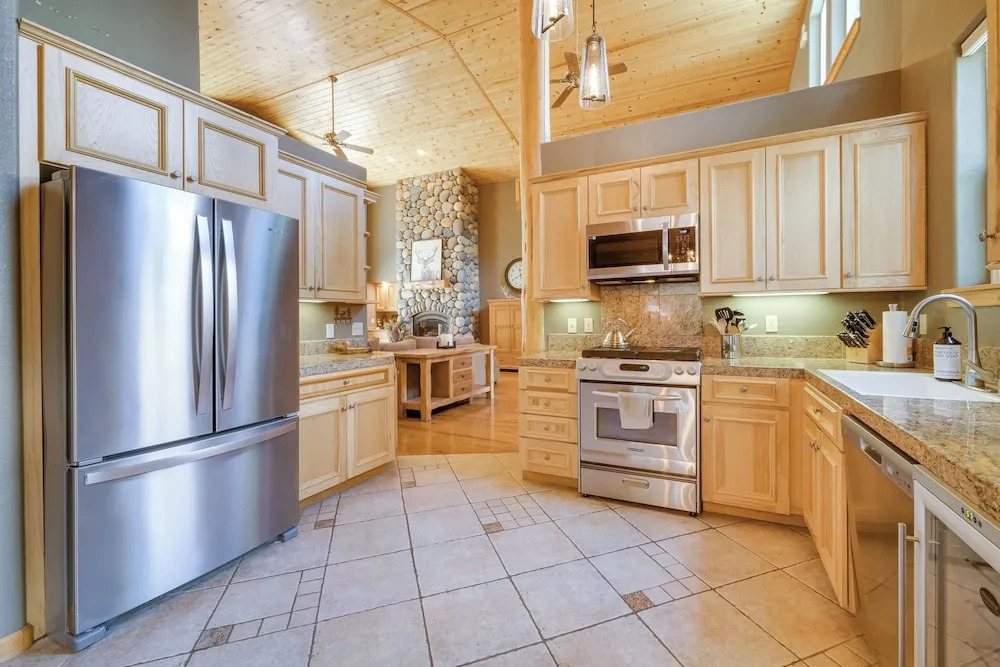 Tahoe Donner Mountain Cabin: Surrounded by Forest!