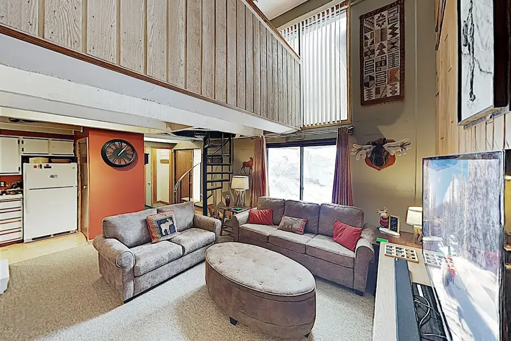 New Listing! Ski-in/ski-out : Hot Tub, Sauna 1 Bedroom Condo
