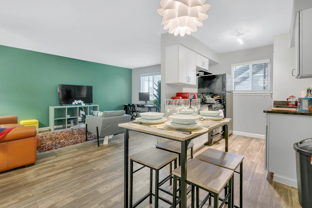 Pearl Location ✔Fast Wifi + Free Parking  ✔Modern Living
