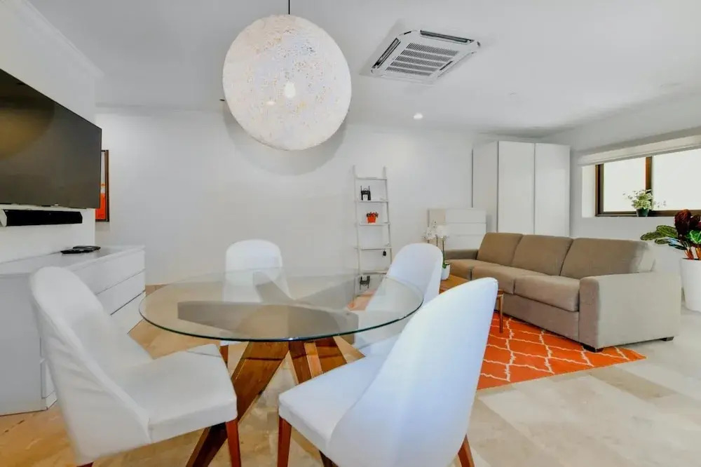 Amazing 1BR 2BA Condo Great Location w Pool GYM