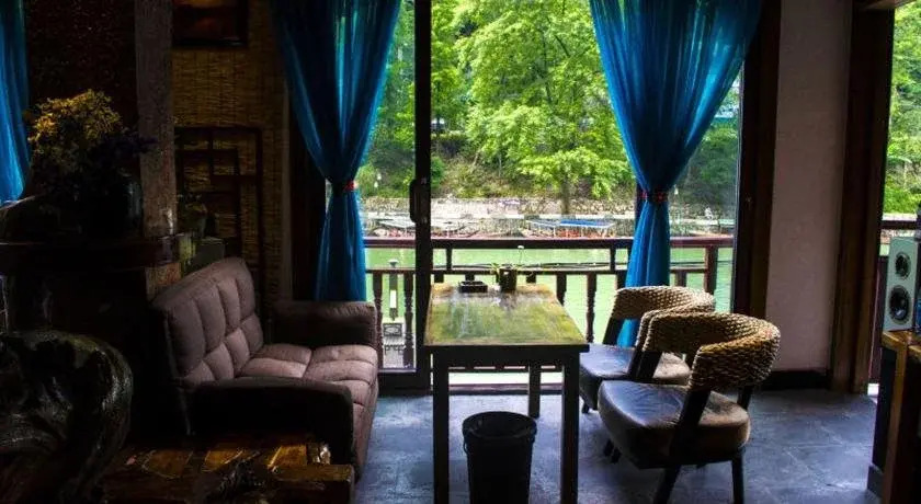 Fenghuang Tujia Ethnic Minority River View Hotel