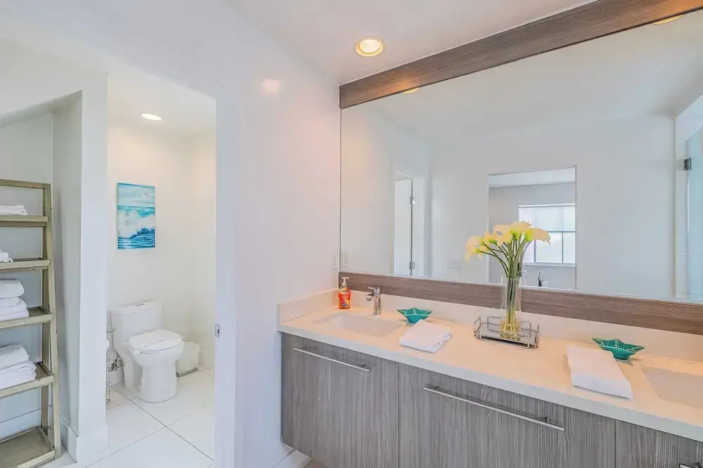 Private Rooftop + Steps to the Beach Chic Design Seaside Style by Avantstay