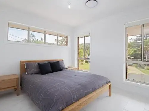 5 Bent Street huge house with Foxtel and Aircon