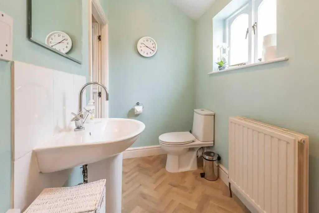 Spacious House - 2 Double Rooms - Street Parking - Garden