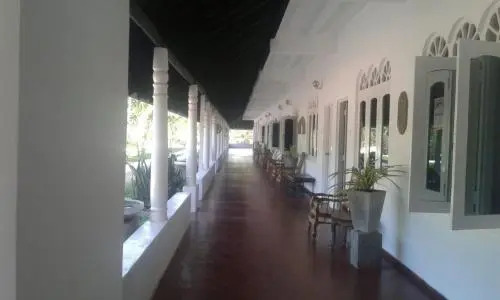 Green Island Hotel Waikkal