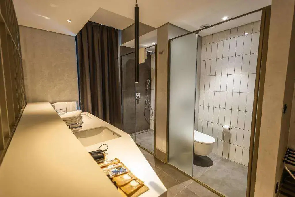 Four Hills Hotel