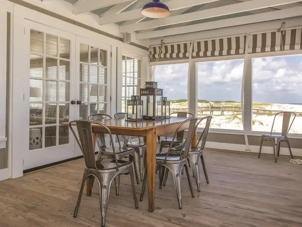Aunt Pattie's Cottage by Youngs Suncoast