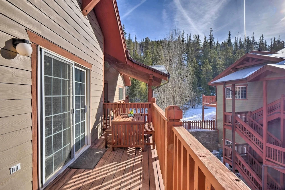 Balcony & Hot Tub Access: Modern Breck Escape!