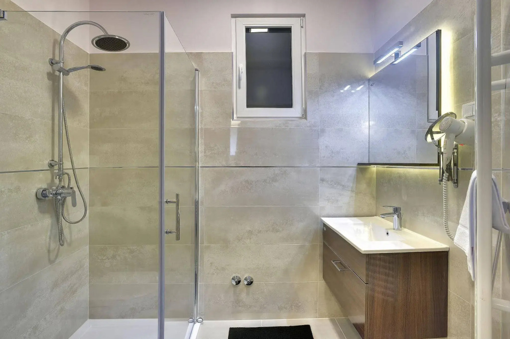 D&A Center Apartments with FREE Parking