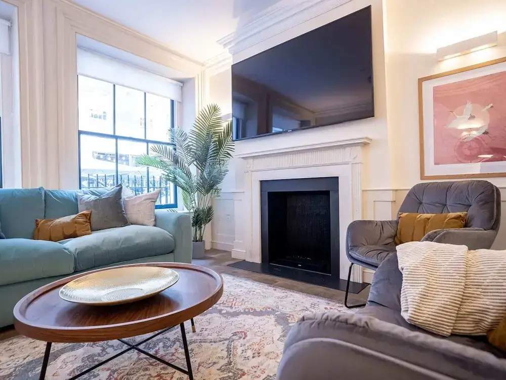 Liverpool St Three Bedroom Home Near Tube Station