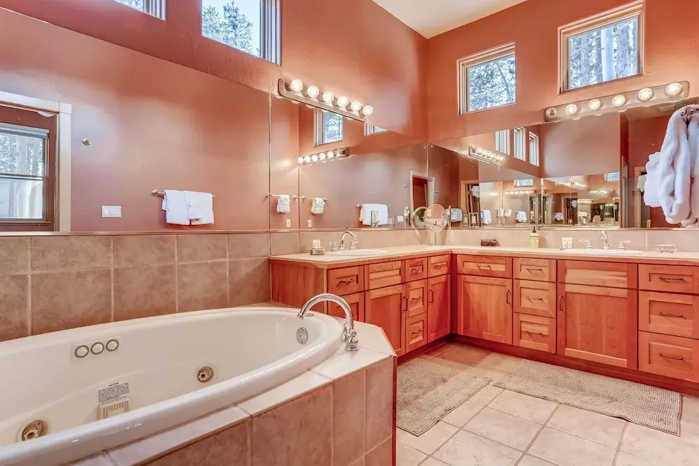 New Listing! Modern Ski Lodge W/ Hot Tub 4 Bedroom Home