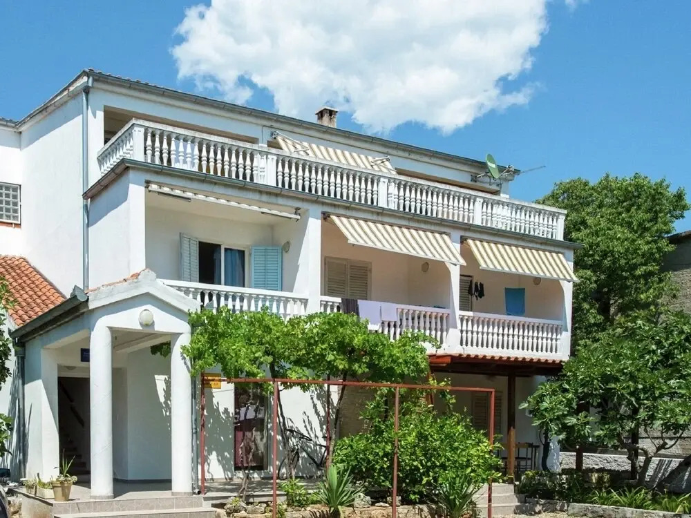Spacious Four Bedroom Accomodation With 3 Great sea View Balconies, Garden, BBQ