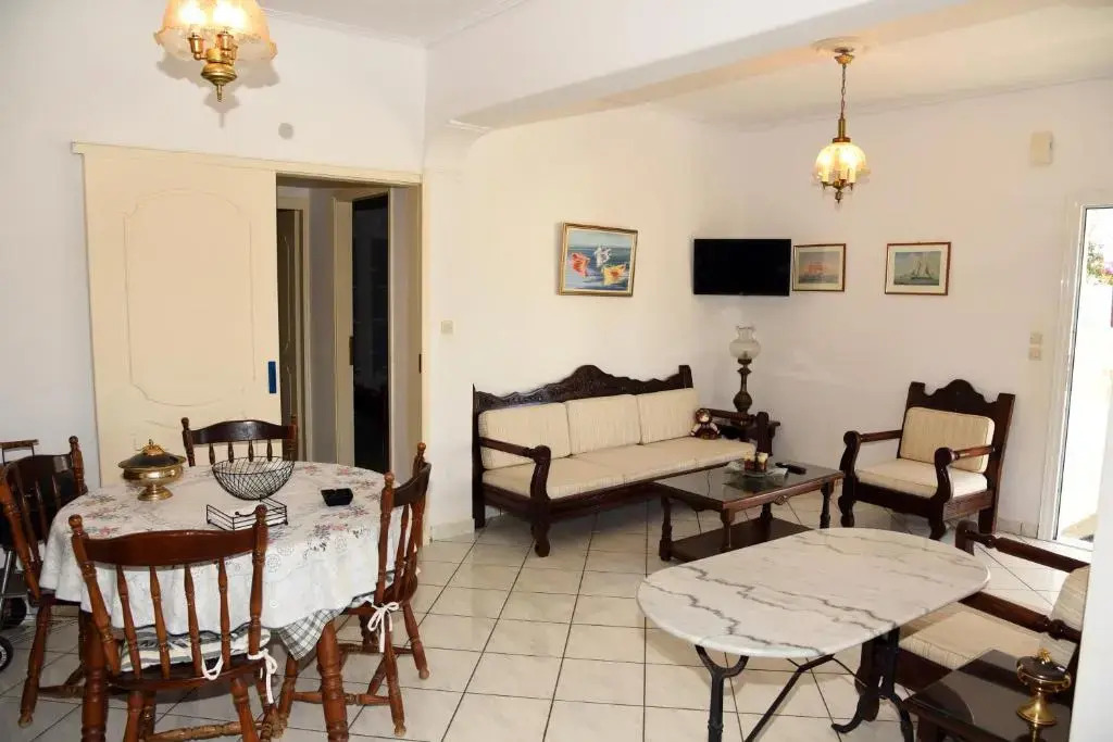 Andros 2 berdrooms 4 persons cycladic house.