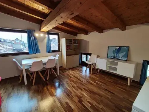 Al Lago Apartments