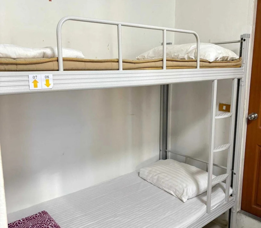 OYO 75577 Palace Hostel
