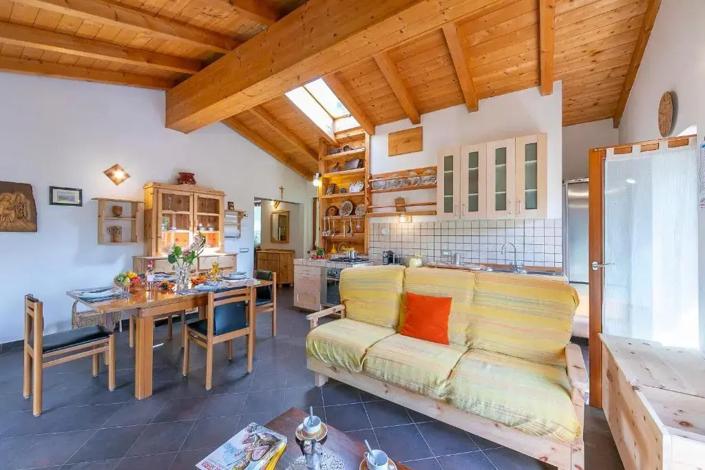 Casa Tra Borgo e Lago - Happy Rentals