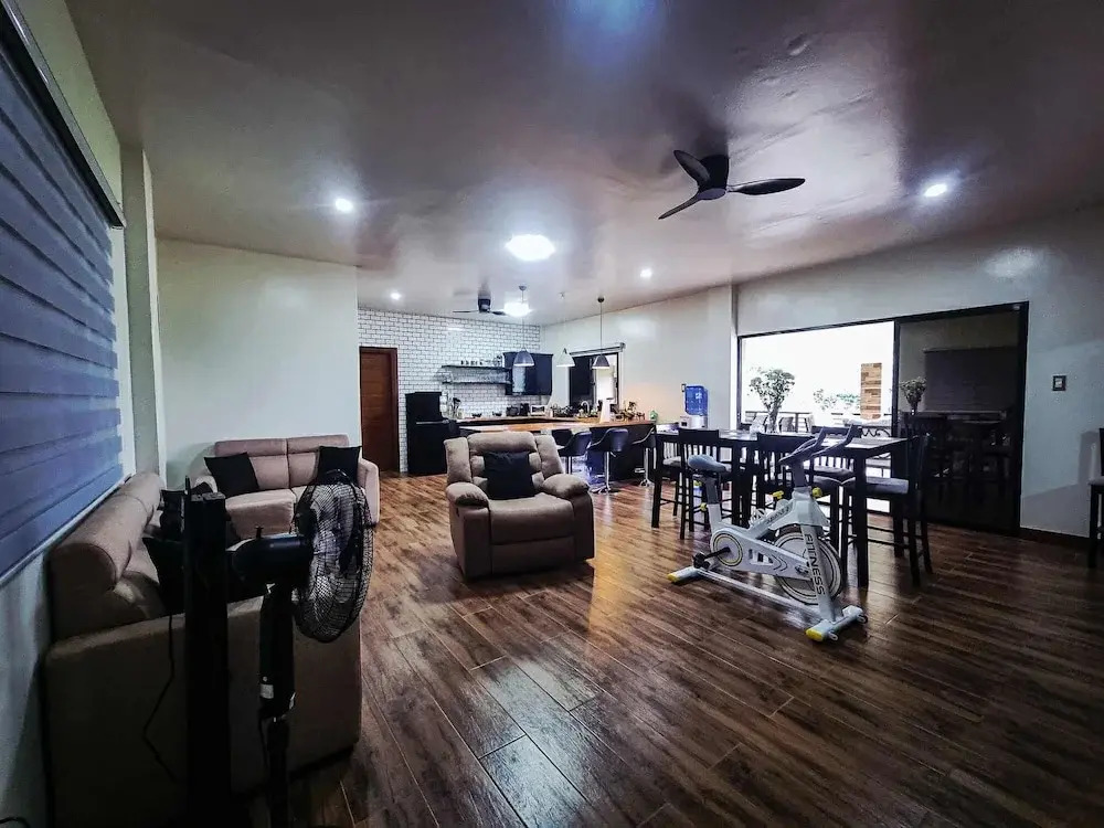 Earl's Villa