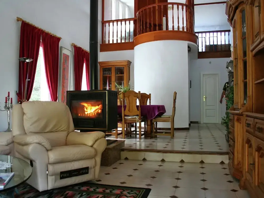 Luxurious Villa With Private Swimming Pool, Billiards Room and Private Tennis Court