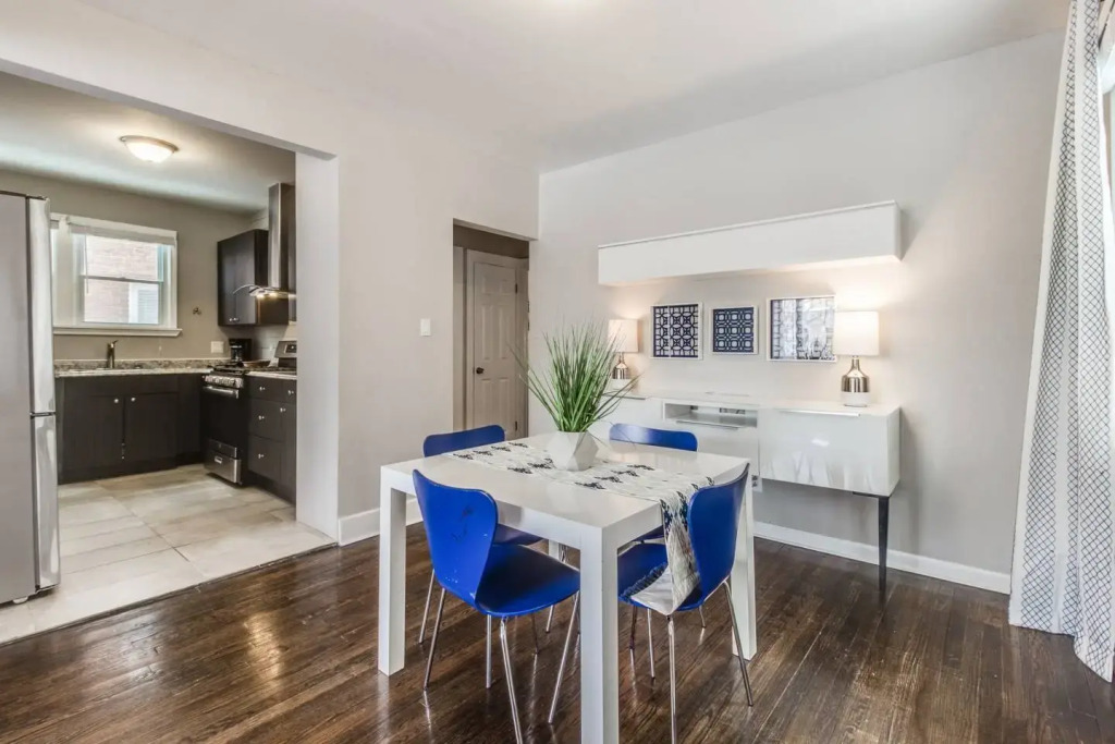 Great 6 Bedroom Peaceful Family Retreat in the University District