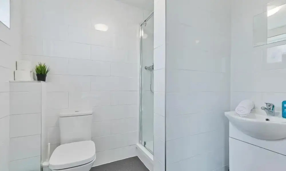 Seabright Townhouse- Super Stylish House- Parking for one Car- Sleeps up to 12