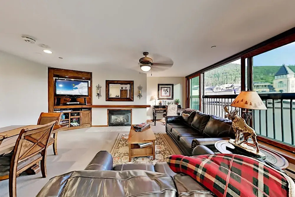 710wliop 3 Bedroom Condo