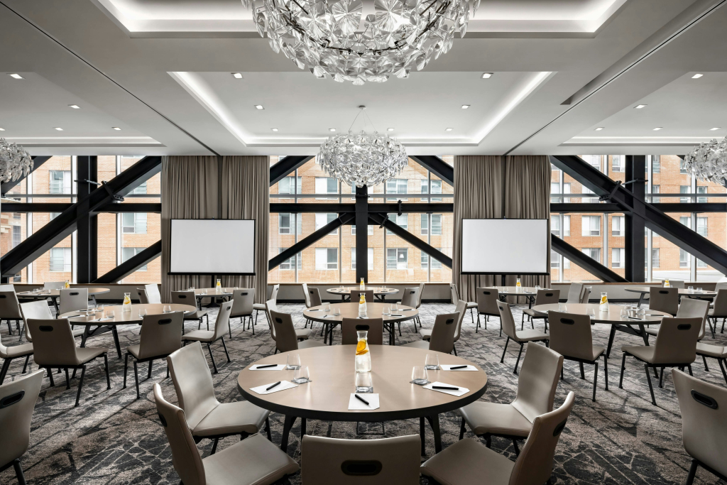 Humaniti Hotel Montreal, Autograph Collection