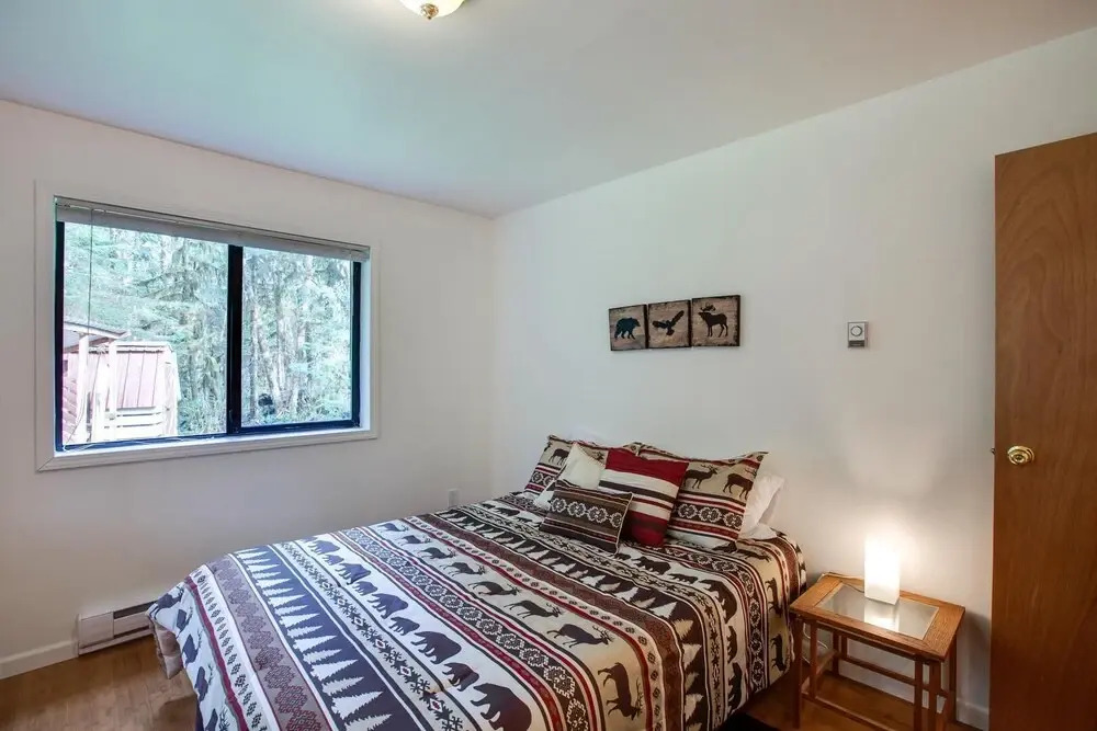 76mbr - Wifi - Pets Ok - Hot Tub - Sleeps 9 4 Bedroom Home
