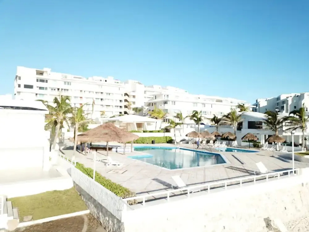 Brisas Beachfront Studios in Hotel Zone