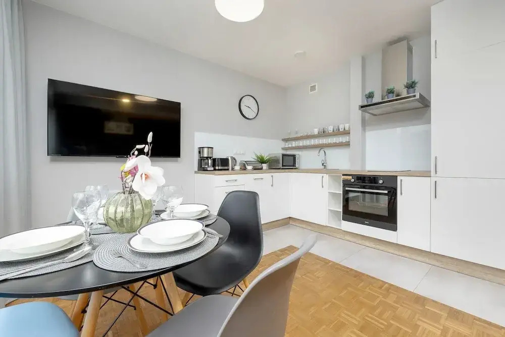 Unique Bright Apartment by Renters