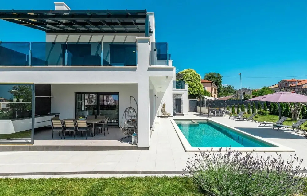 Beautiful Home in Porec with Outdoor Swimming Pool, Hot Tub & 6 Bedrooms