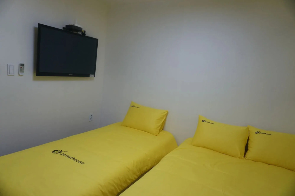24 Guesthouse Nampo Station
