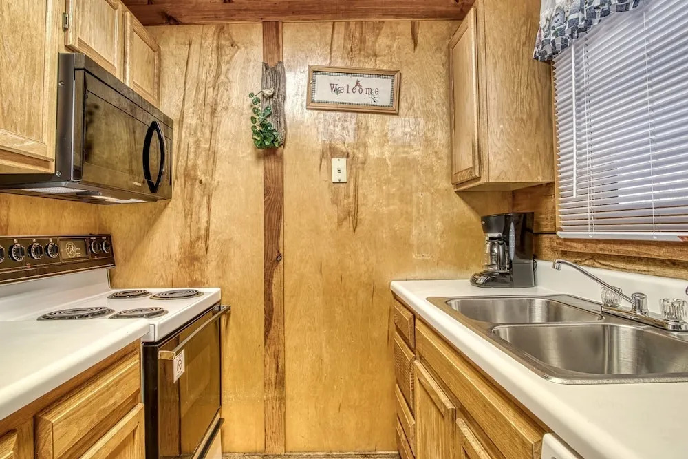 ER23 - Smoky Memories Great Location - Close To Town! 3 Bedroom Cabin by RedAwning