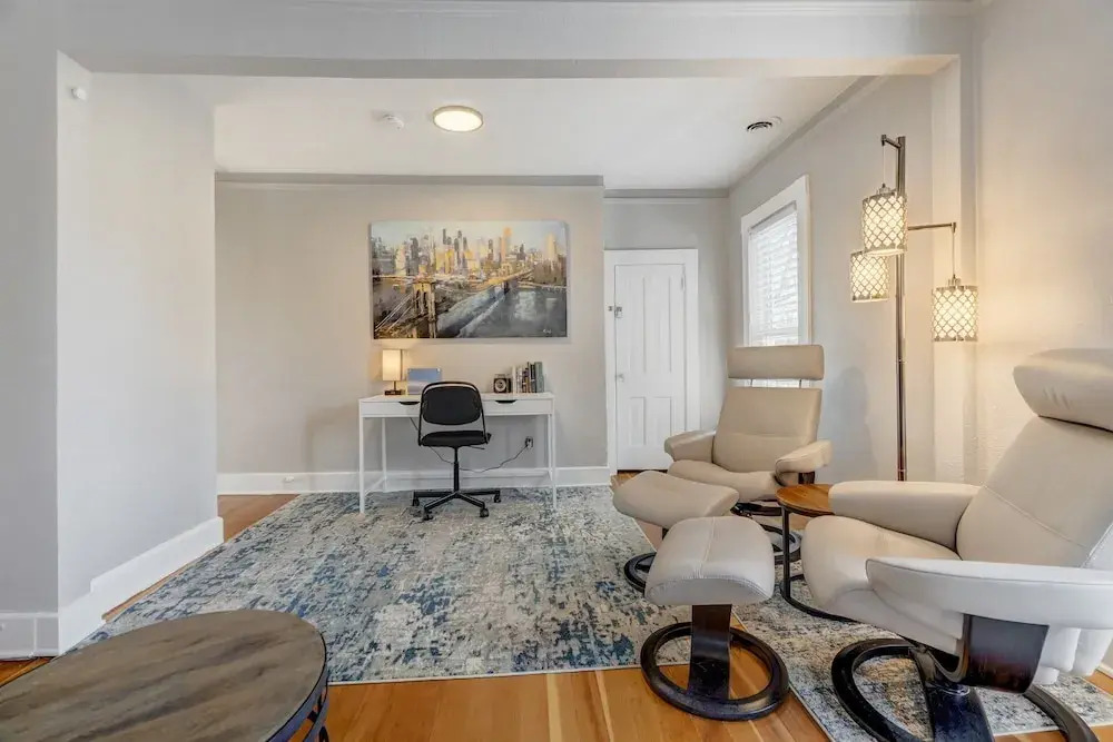 Downtown Getaway With Balcony King Beds
