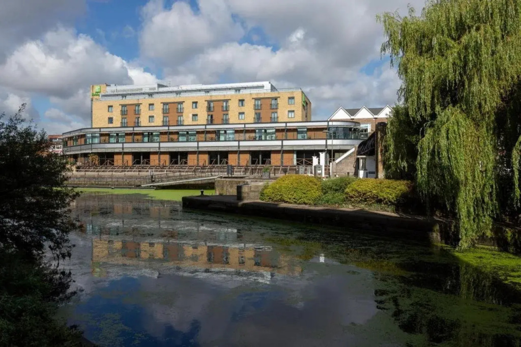 Holiday Inn London Brentford Lock by IHG