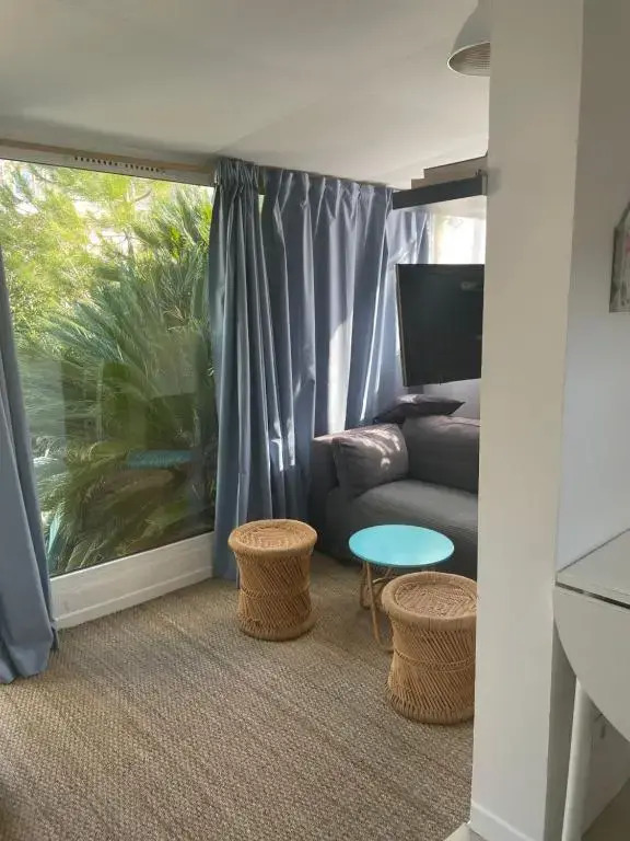 Cozy House with Parking And Garden
