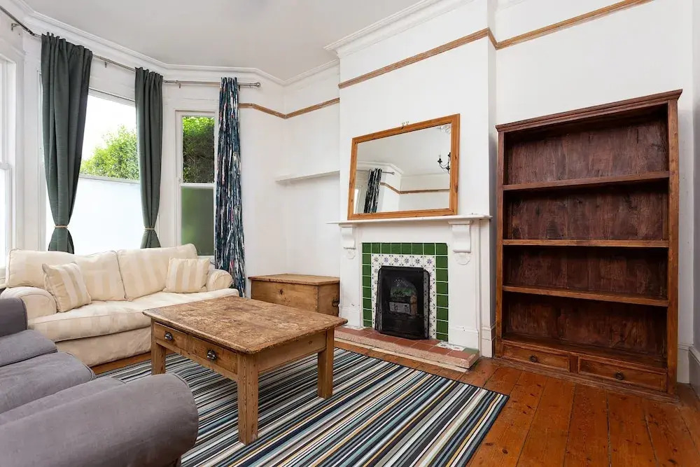 2 Bedroom Flat In Earlsfield