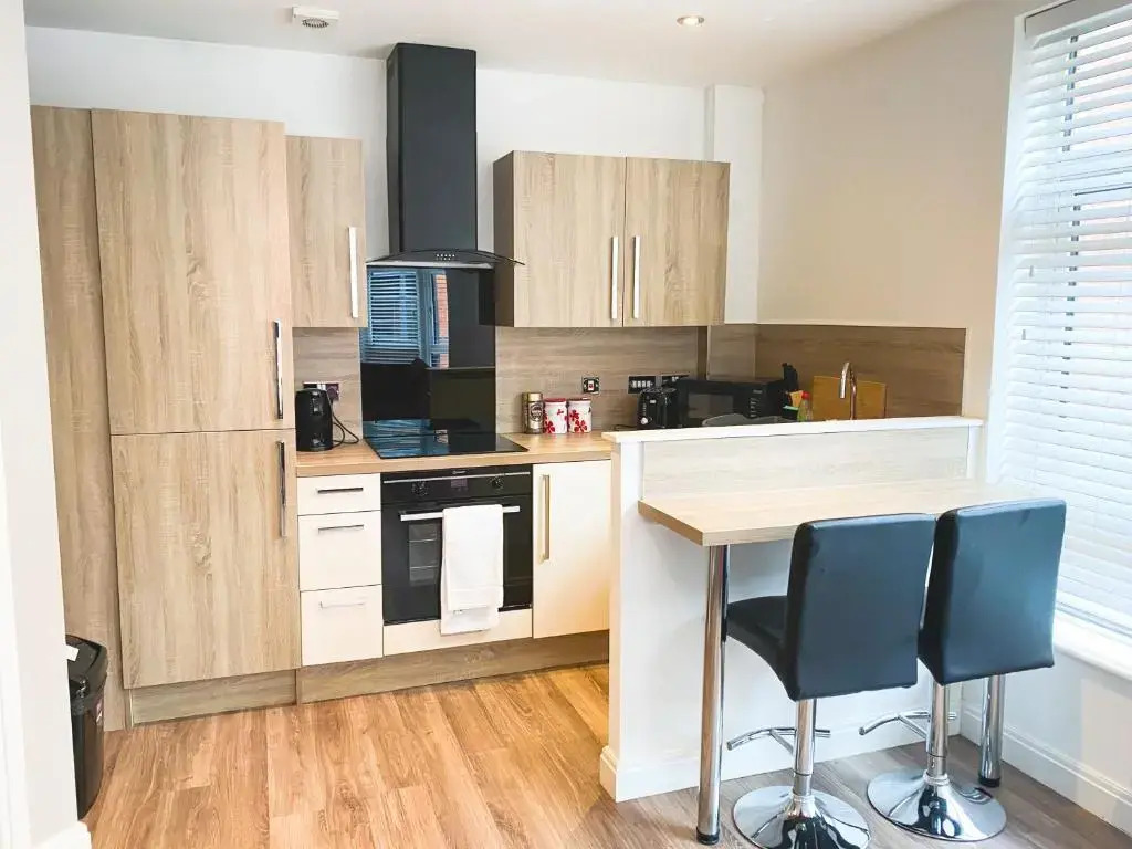 Zen Modern 2 Bedroom Apartment close to city centre ideal for a group of 4-6