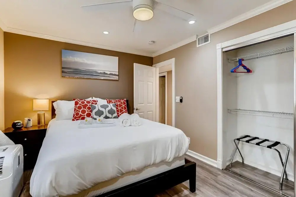Awesome Family Friendly Beach Home - 1 Block To Ocean - 3BR/2BATH - Self Check In! (C1)