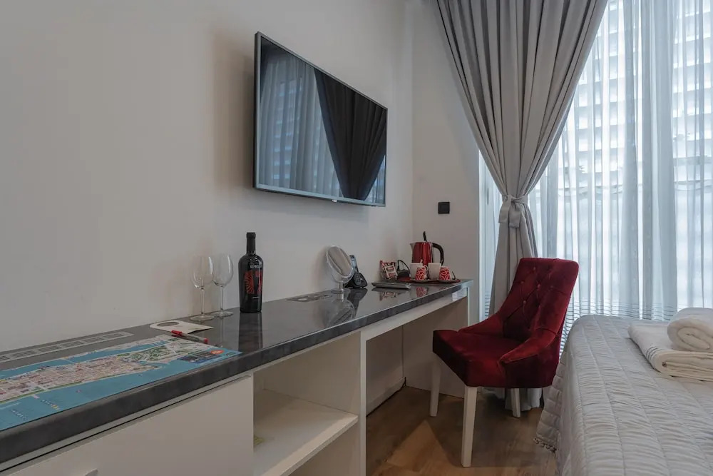 Sky & Sun Luxury Rooms with private parking in the garage