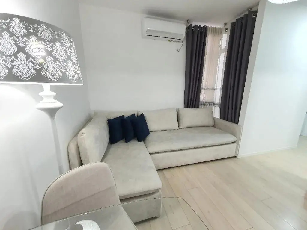 Miku Apartment -Charming Studio at Myslym Shyri