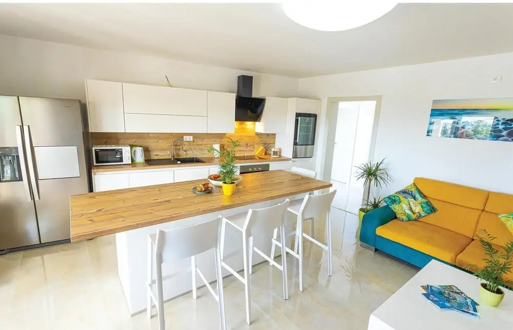 Amazing Home In Milna