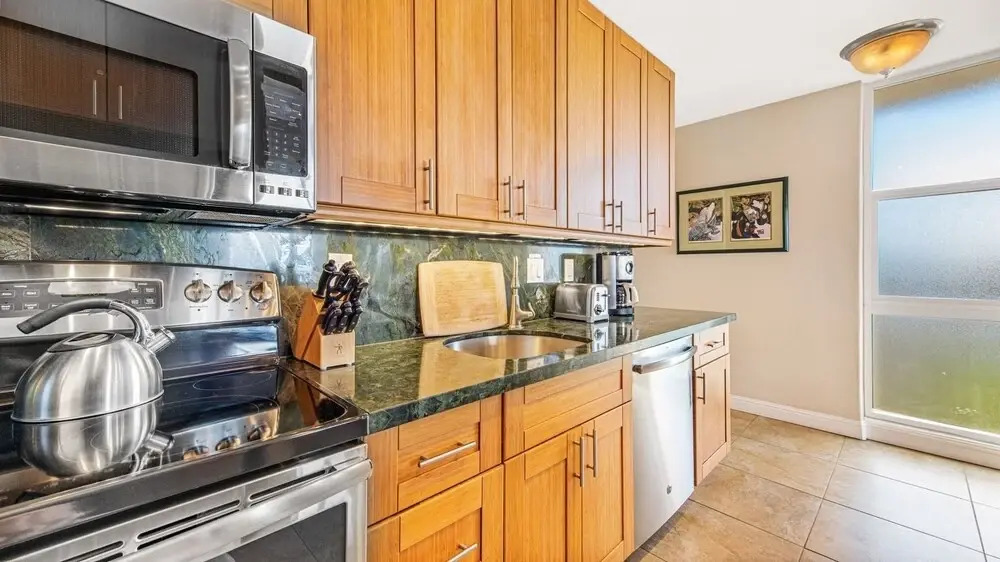 Kahana Reef #401 1 Bedroom Condo by Redawning