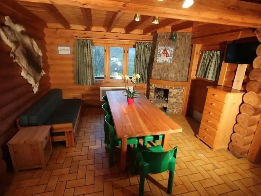 LE GRAND CERF Chalet en rondins avec SPA Jacuzzi